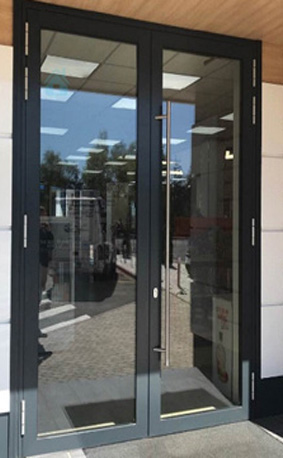 Теплая наружная дверь в банк г. Днепр Теплая наружная дверь в банк г. Днепр